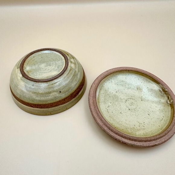 Vintage Stoneware trinket dish, Pottery with lid - Picture 7 of 7